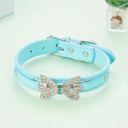 Collar simil cuero c/decoracion moño de brillantes
