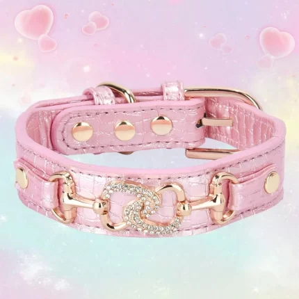 Collar croco rosa metalizado c/hebilla dorada. Estilo chic. Talle XS y S