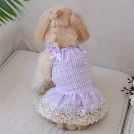 Vestido lavanda c/puntilla bordada.Talle L