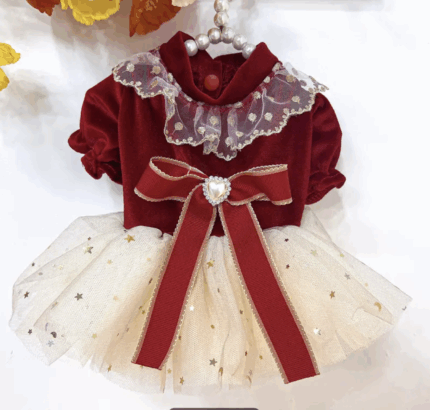 Vestido rojo de terciopelo elastizado c/tutu y puntilla en el cuello. Talle L