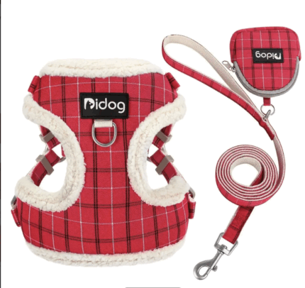 Arnes rojo c/abrigo ,trae correa y bolso de desperdicios. Talle M