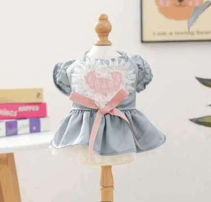 Vestido celeste c/decorado de corazon. Talle XL