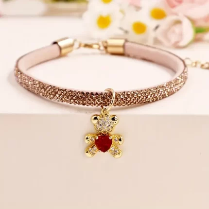 Collar de piedritas c/dije de osito rojo. Talle L