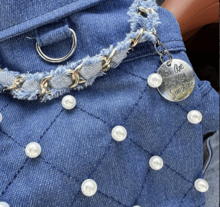 Chaleco denim decorado c/perlas y cadena. Talle XL