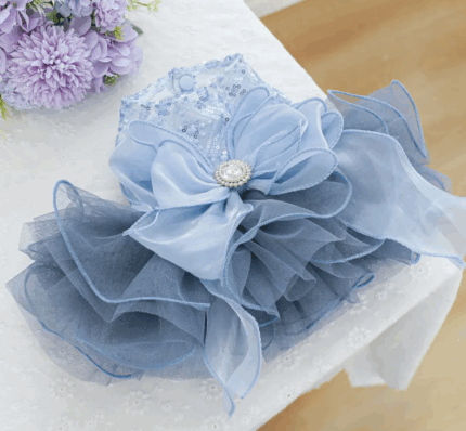 Vestido decorado c/lentejuelas y tutu. Talle M