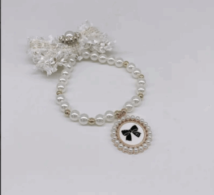 Collar de perlas estilo Chanel c/dije y moño. Talle L