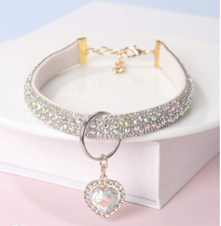 Gargantilla de piedras con dije de corazon.Talle M