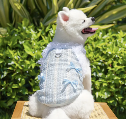 Remerita de algodon con apliques de moñitos y volados. Talle M