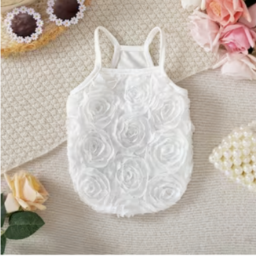 Remerita blanca decorada con flores. Talle XL