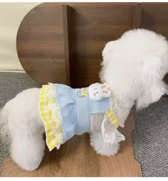 Arnes con detalle de puntillas y conejito.Talle M