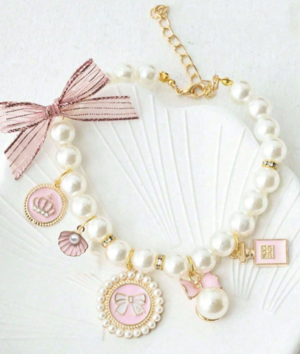 Collar de perlas c/dijes rosados. Talle M